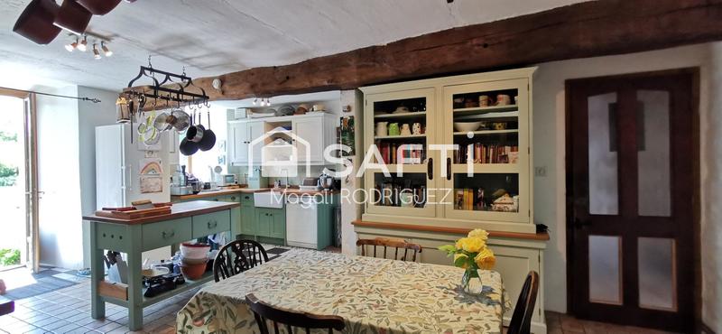 Maison - 280 m² - 10 pièces