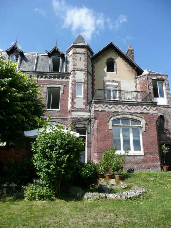 Maison - 157 m² - 9 pièces