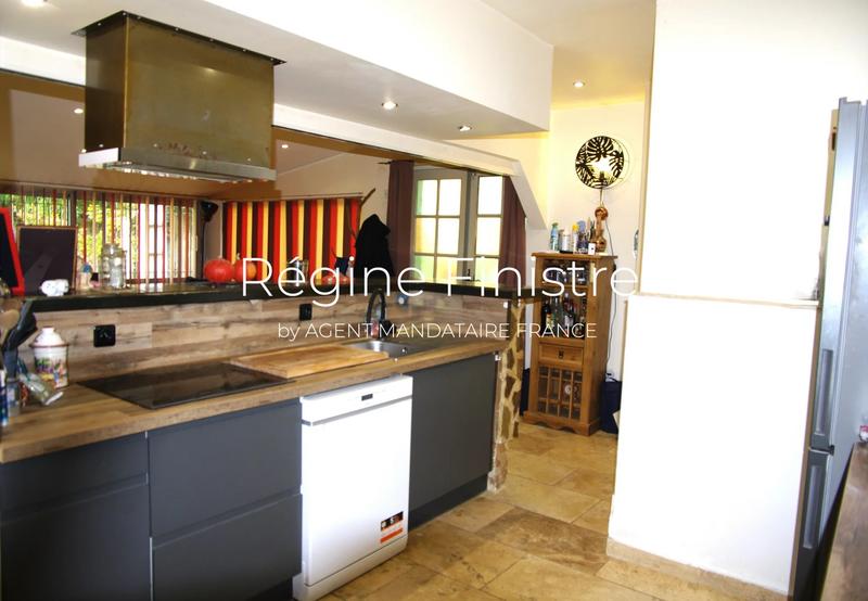 Maison - 205 m² - 7 pièces