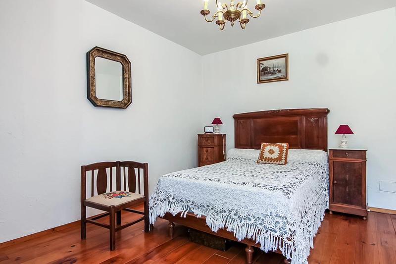 Maison - 238 m² - 9 pièces