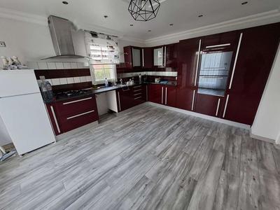 Maison - 122 m² - 7 pièces