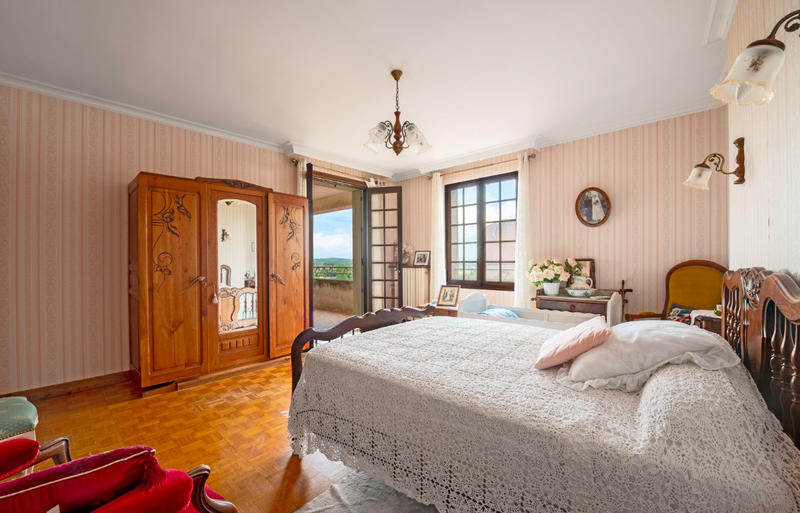 Maison de village - 210 m² - 8 pièces