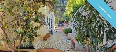 Maison - 220 m² - 7 pièces