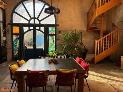 Maison - 335 m² - 11 pièces