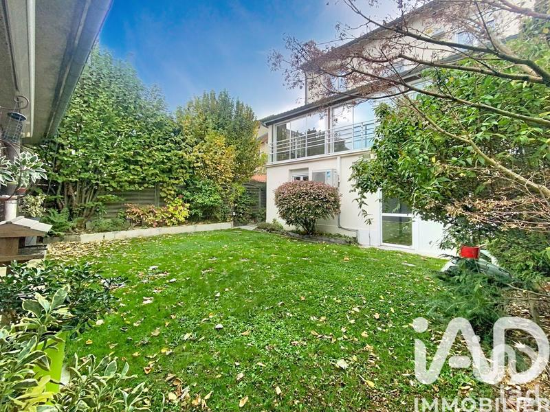 Maison - 218 m² - 9 pièces