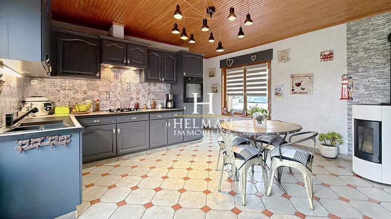 Maison - 218 m² - 8 pièces