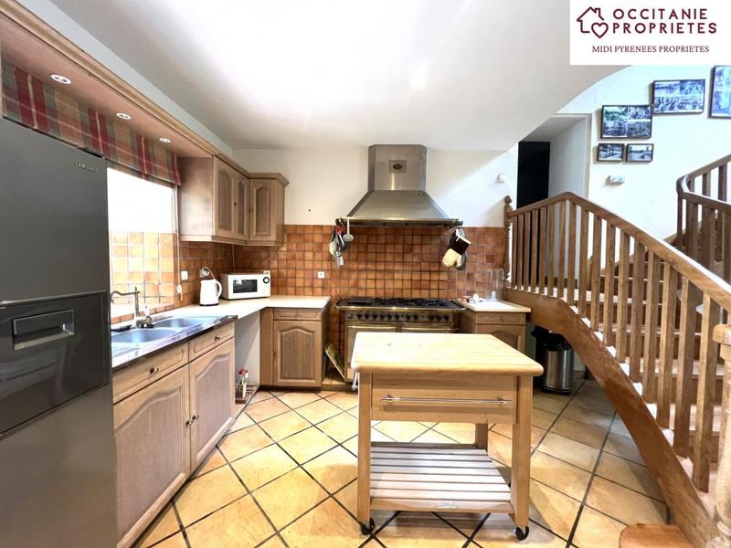 Propriété - 290 m² - 9 pièces