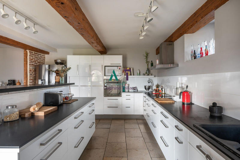 Maison - 465 m² - 9 pièces