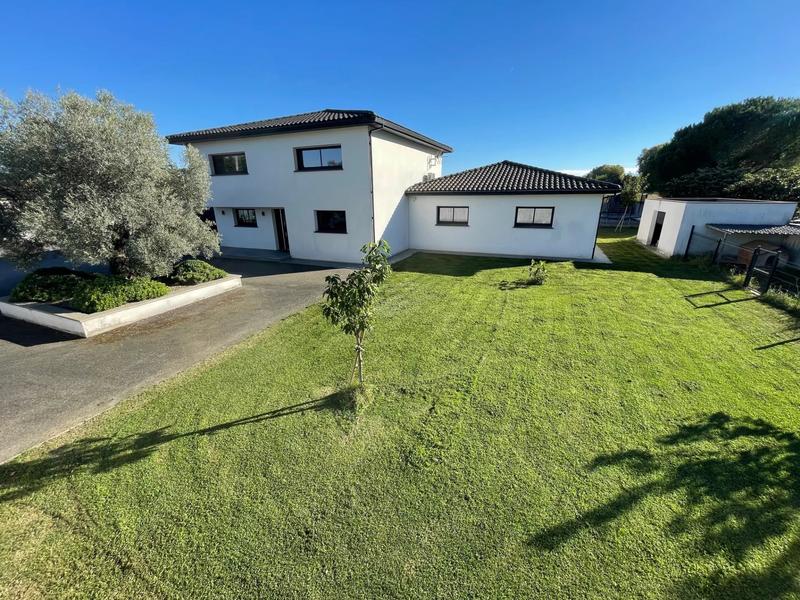 Villa - 243 m² - 9 pièces