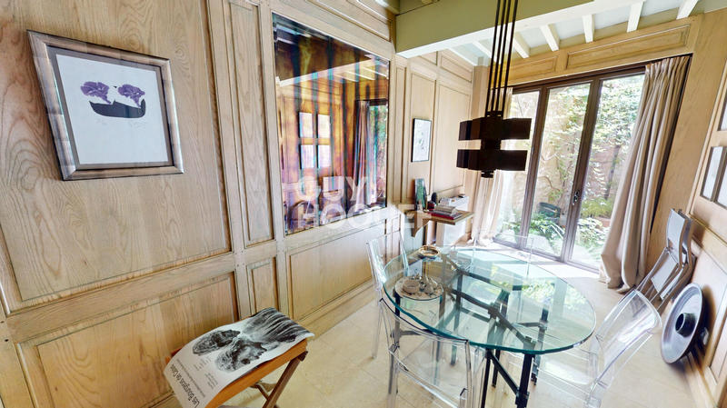 Maison - 243 m² - 9 pièces