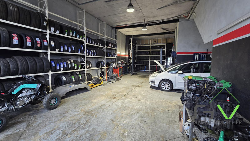 Local d'activités - 1 233 m²