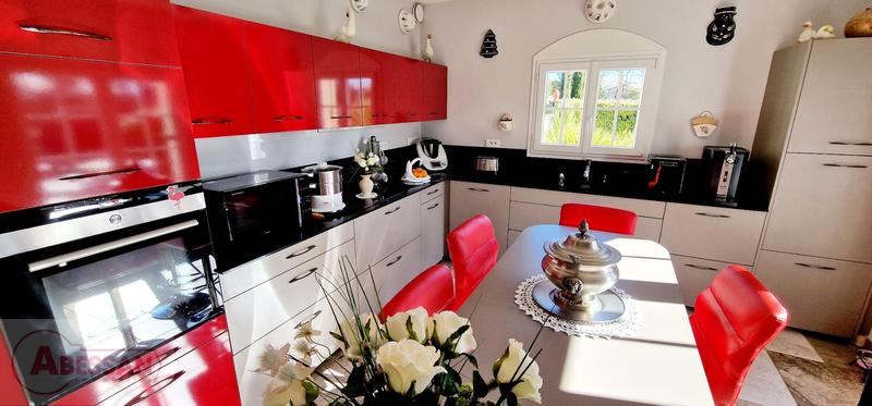 Maison - 201 m² - 5 pièces