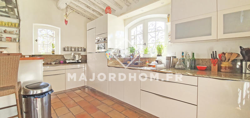 Maison - 330 m² - 8 pièces