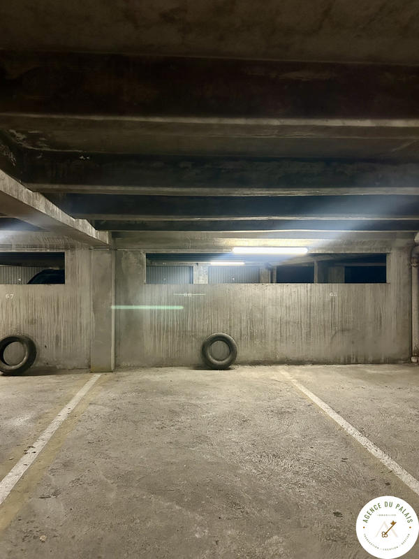 Parking / Garage