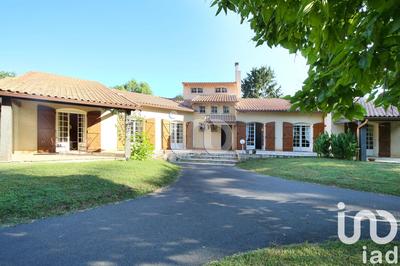 Maison - 220 m² - 7 pièces