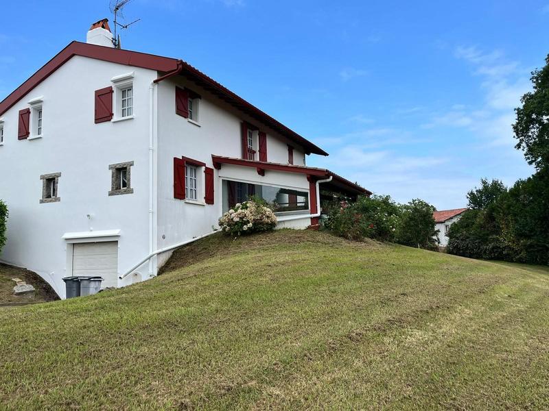 Maison - 250 m² - 7 pièces