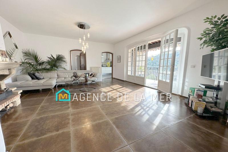 Maison - 210 m² - 6 pièces