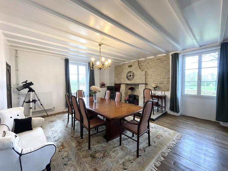 Maison en pierre - 198 m² - 8 pièces