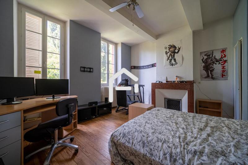 Maison - 250 m² - 7 pièces