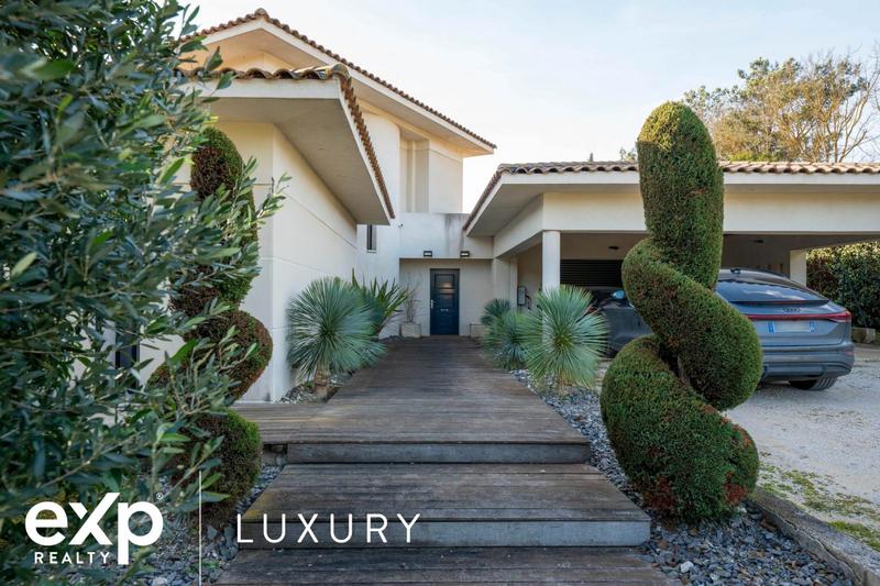 Maison contemporaine - 289 m² - 6 pièces