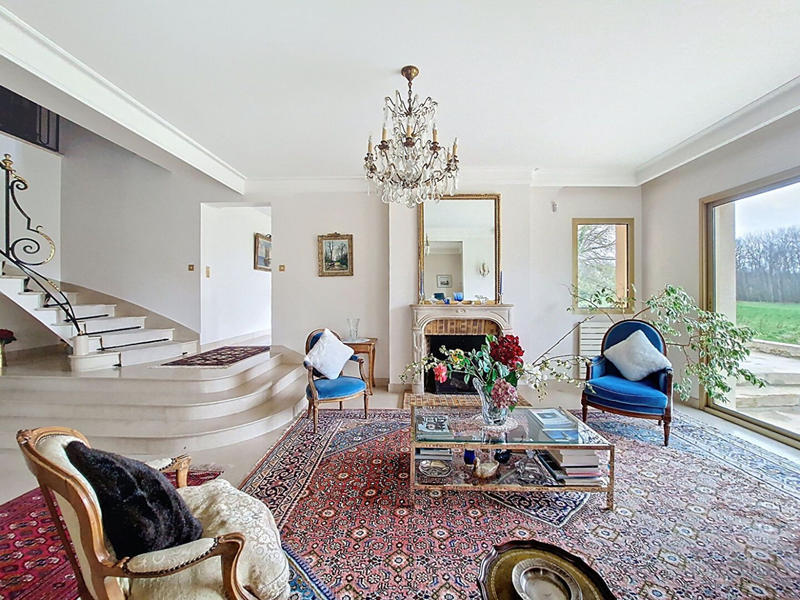 Maison - 250 m² - 10 pièces