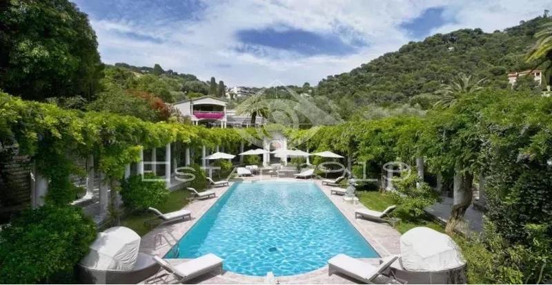 Villa - 729 m² - 9 pièces