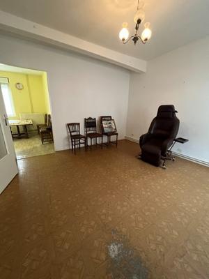 Immeuble - 83 m² - 6 pièces