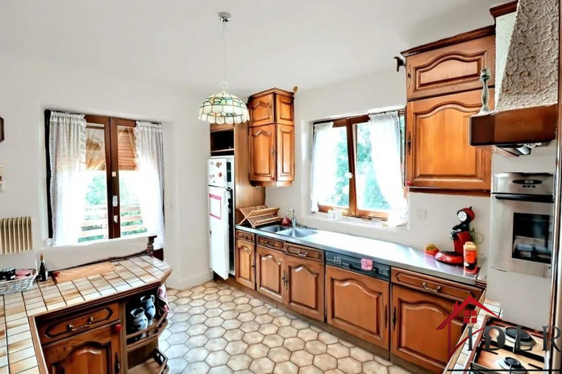 Maison - 277 m² - 10 pièces