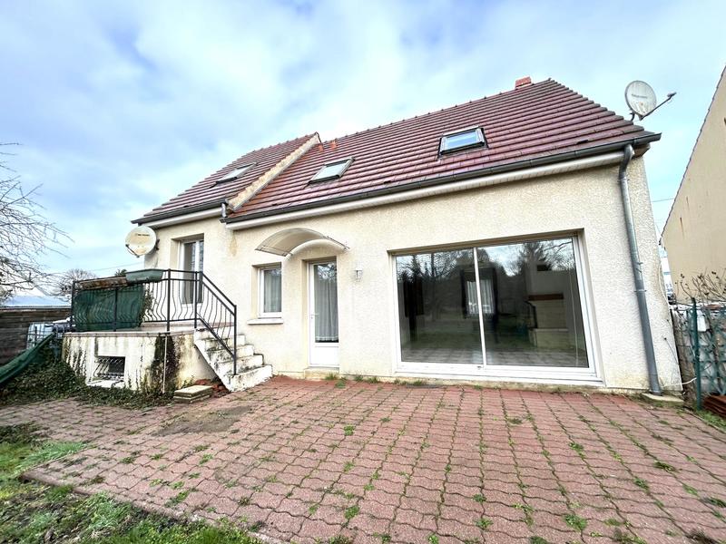 Maison - 96 m² - 5 pièces
