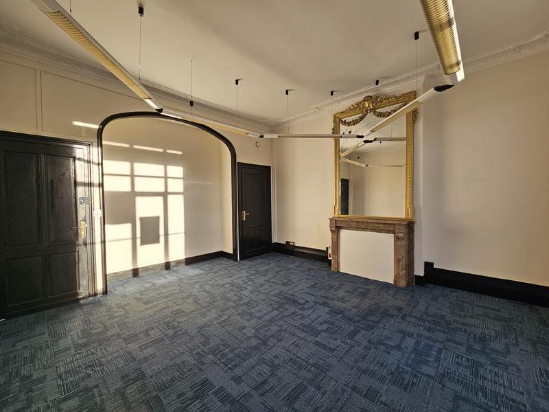 Bureau - 303 m² - 12 pièces