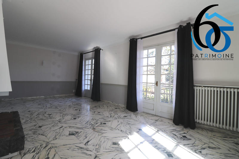 Maison - 218 m² - 7 pièces