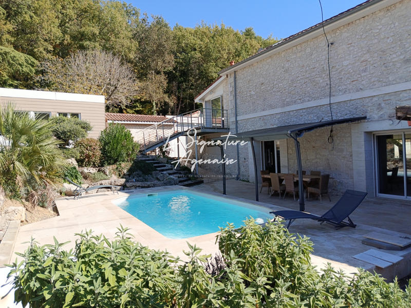 Maison - 240 m² - 8 pièces