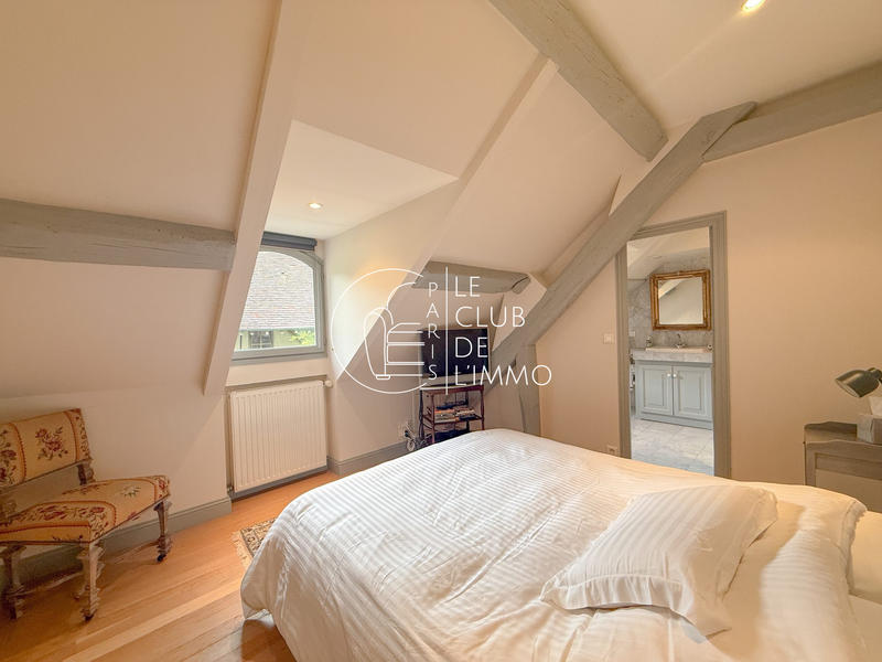 Maison - 280 m² - 10 pièces