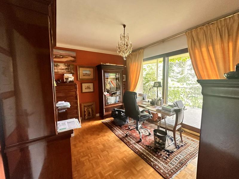 Maison - 300 m² - 8 pièces