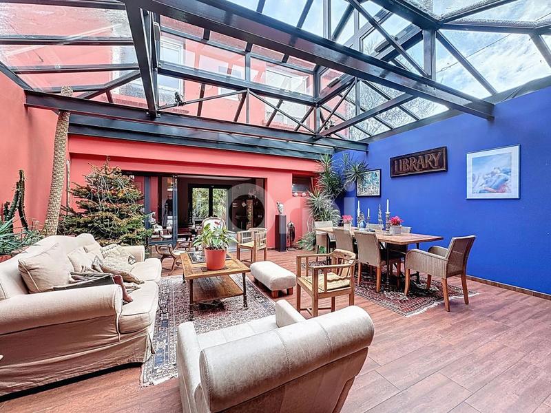 Demeure - 216 m² - 6 pièces