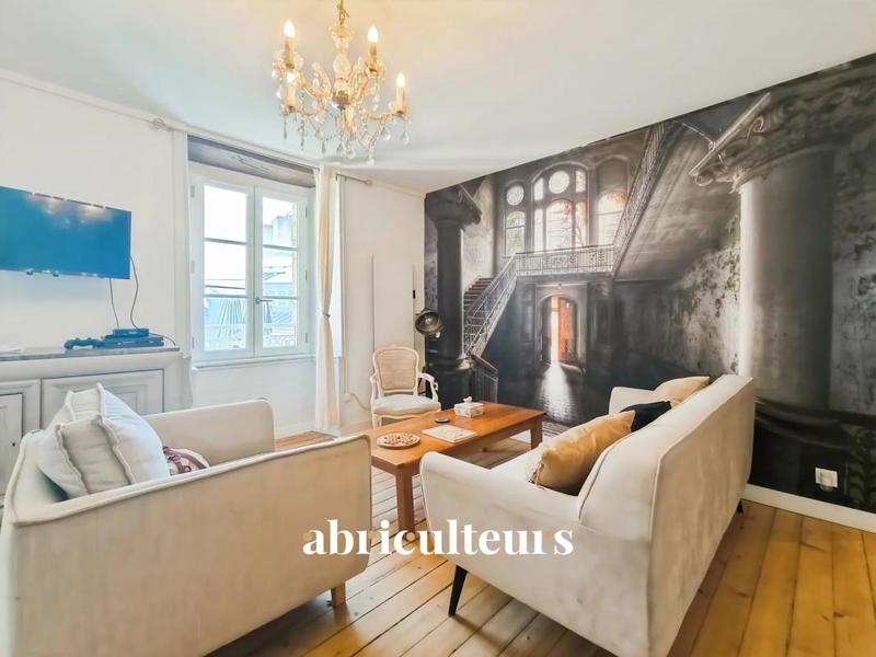 Appartement ancien - 65 m² - 3 pièces