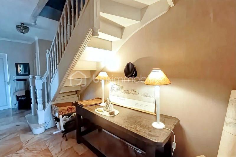 Propriété - 225 m² - 7 pièces