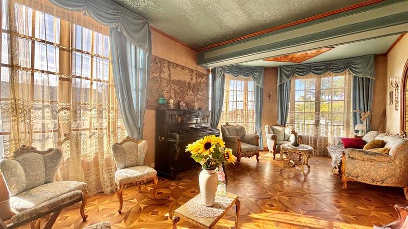 Maison - 253 m² - 7 pièces