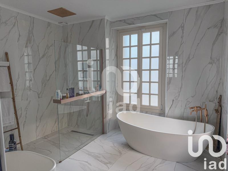 Maison - 265 m² - 12 pièces