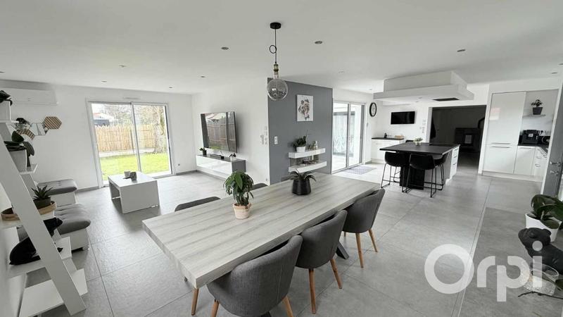 Maison de ville - 210 m² - 7 pièces