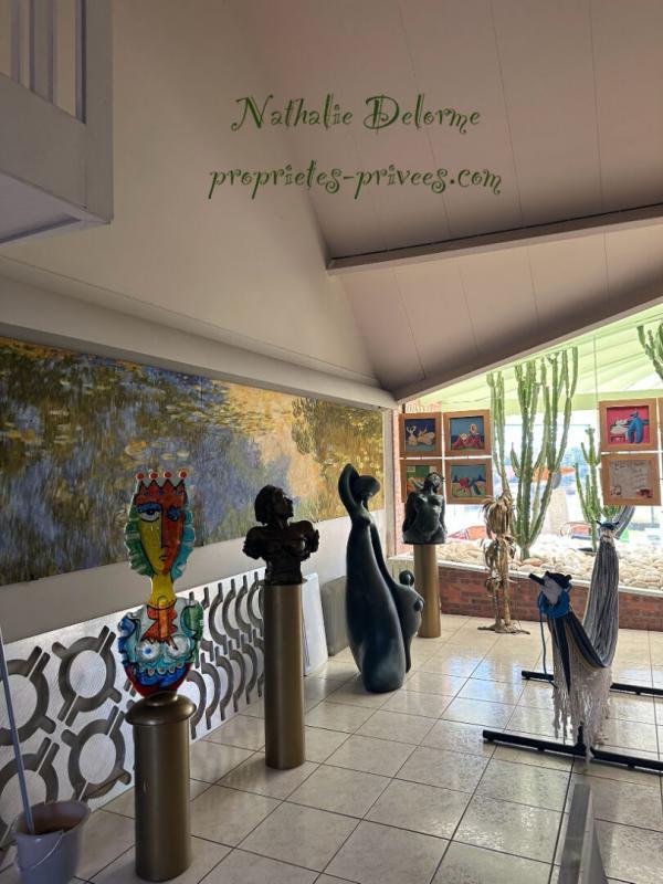 Maison - 240 m² - 1 pièce