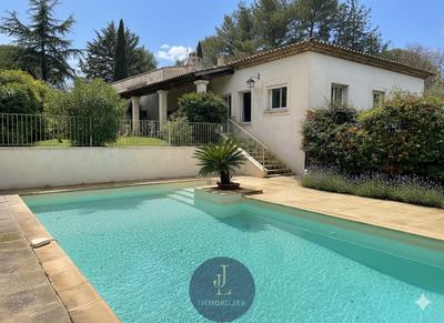 Villa - 260 m² - 6 pièces