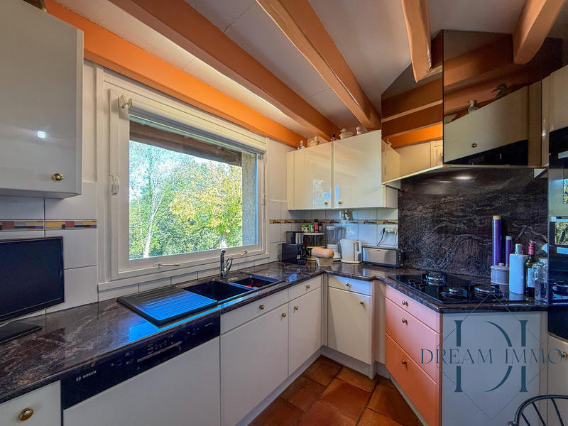 Maison - 210 m² - 8 pièces