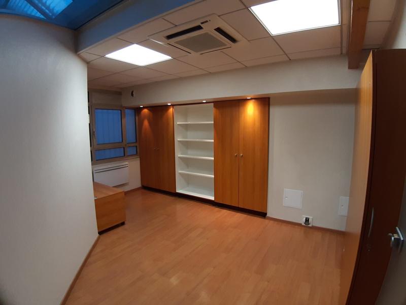 Local commercial - 229 m² - 6 pièces