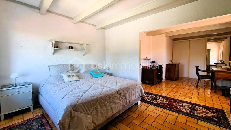 Demeure - 299 m² - 9 pièces