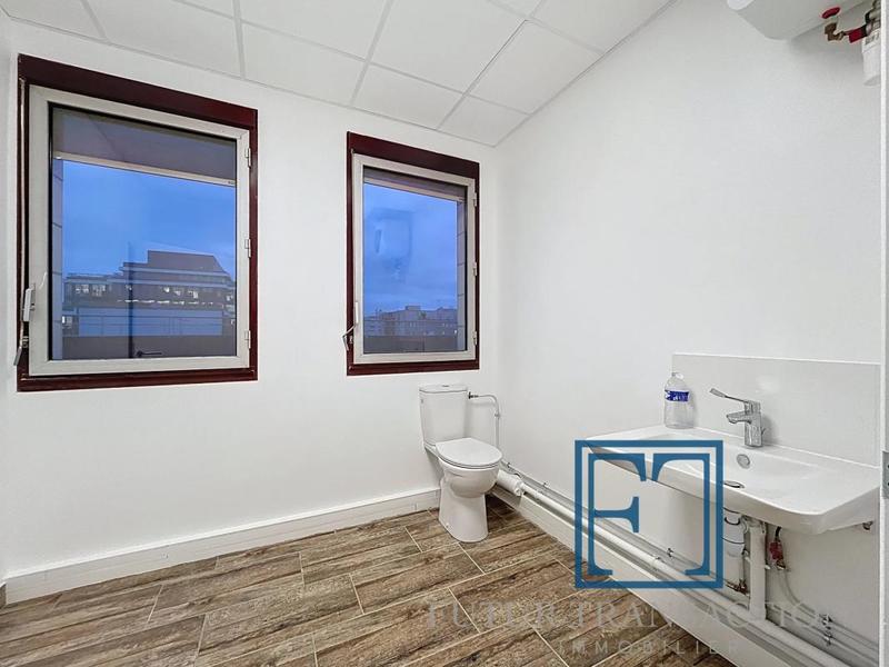 Bureau - 133 m² - 7 pièces