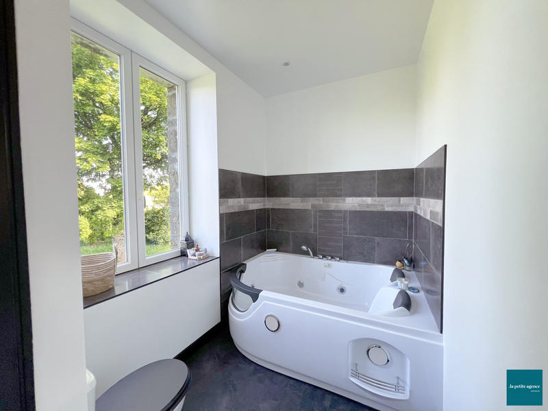 Maison - 350 m² - 11 pièces