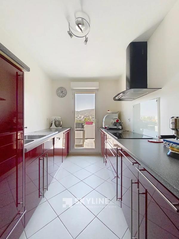 Appartement - 80 m² - 4 pièces