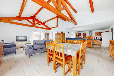 Maison - 222 m² - 8 pièces