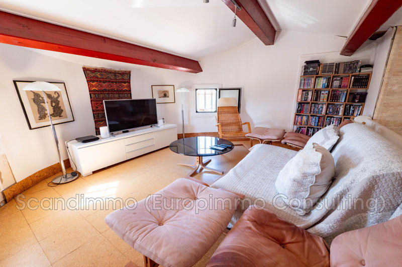 Maison - 234 m² - 9 pièces